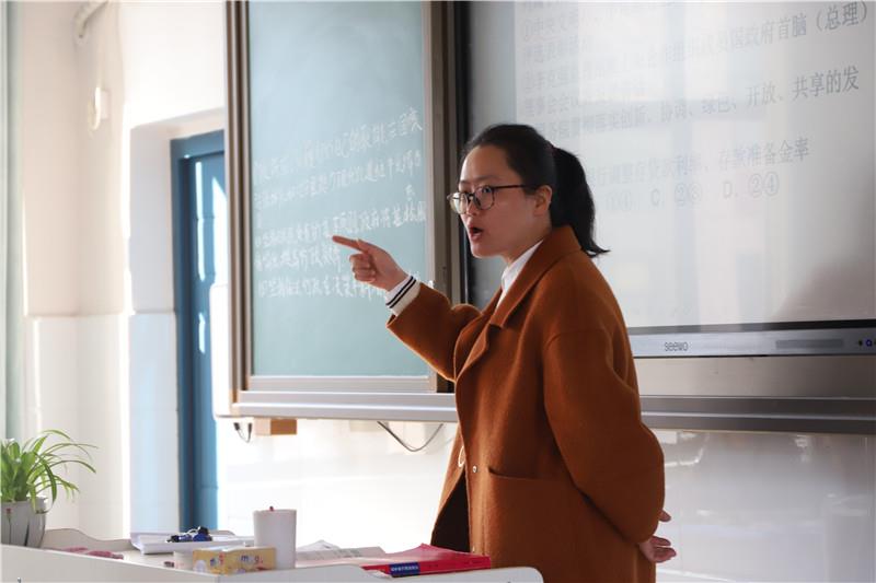 堅(jiān)定信仰，立德樹(shù)人
